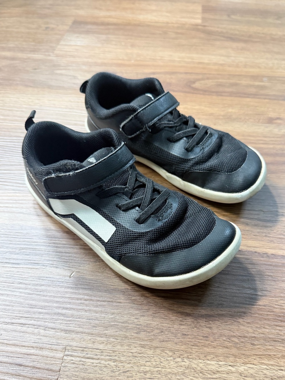 Splay Kids Black & White Athletic barefoot Sneakers - Velcro Closure